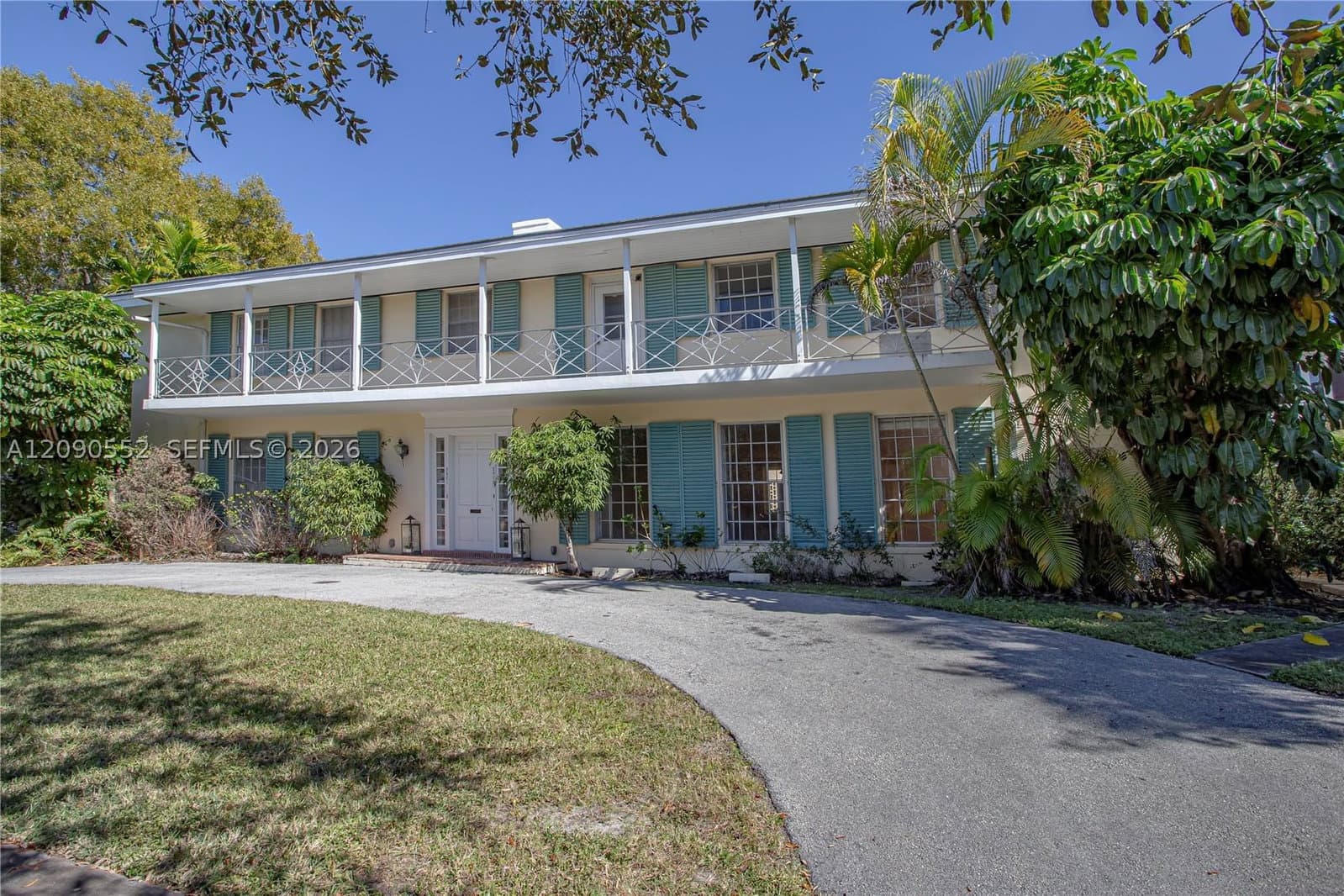 3+1 Müstakil ev — 2805 Segovia St, Coral Gables, FL 33134