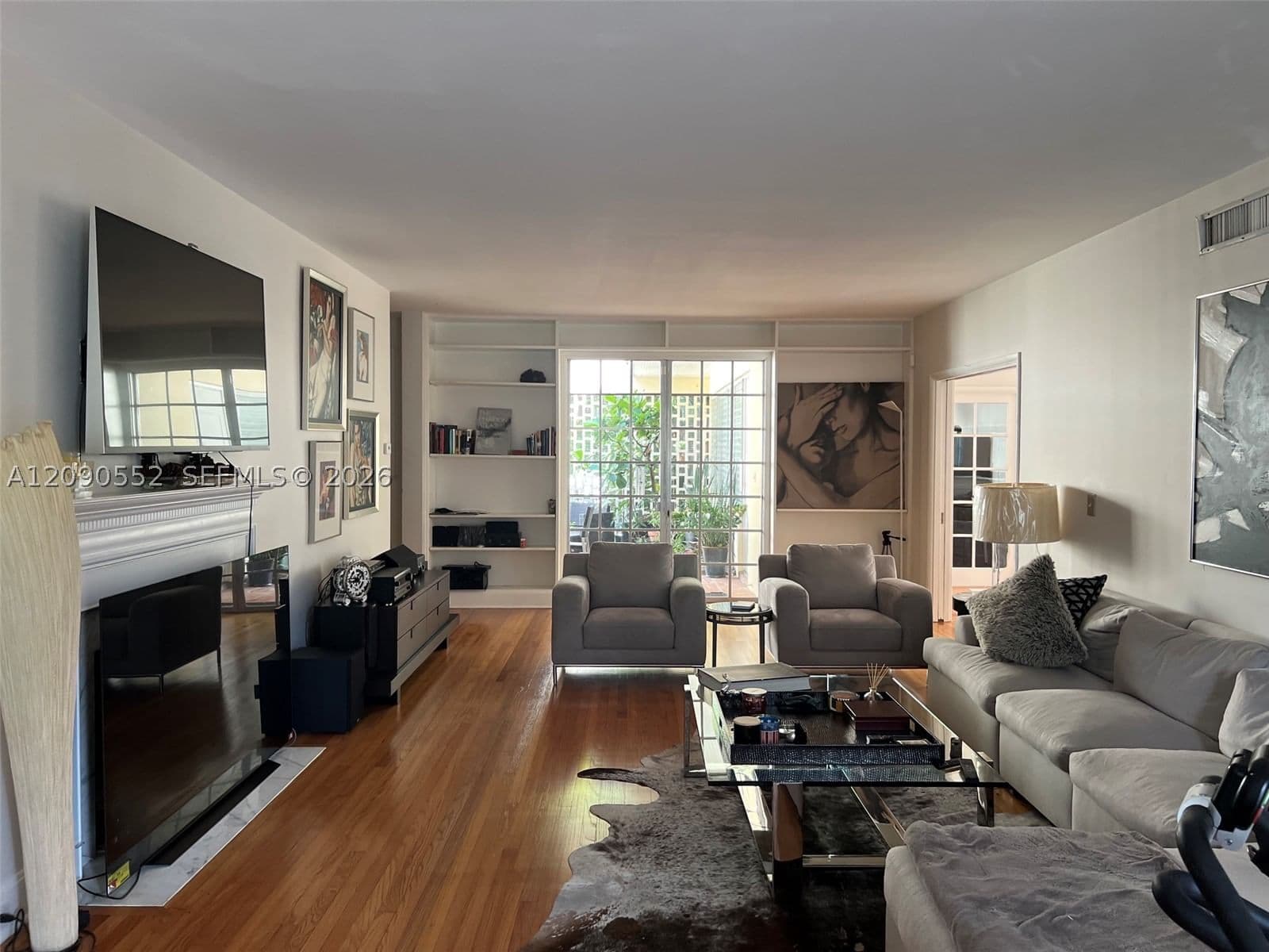 3+1 Müstakil ev — 2805 Segovia St, Coral Gables, FL 33134