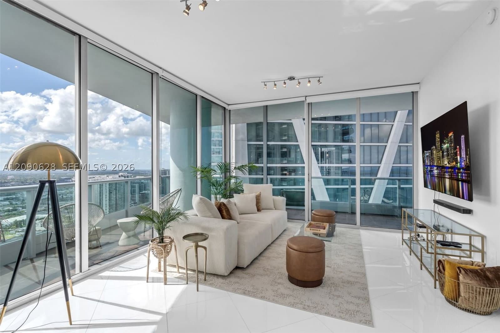 2+1 Condo — 900 Biscayne Blvd #4412, Miami, FL 33132