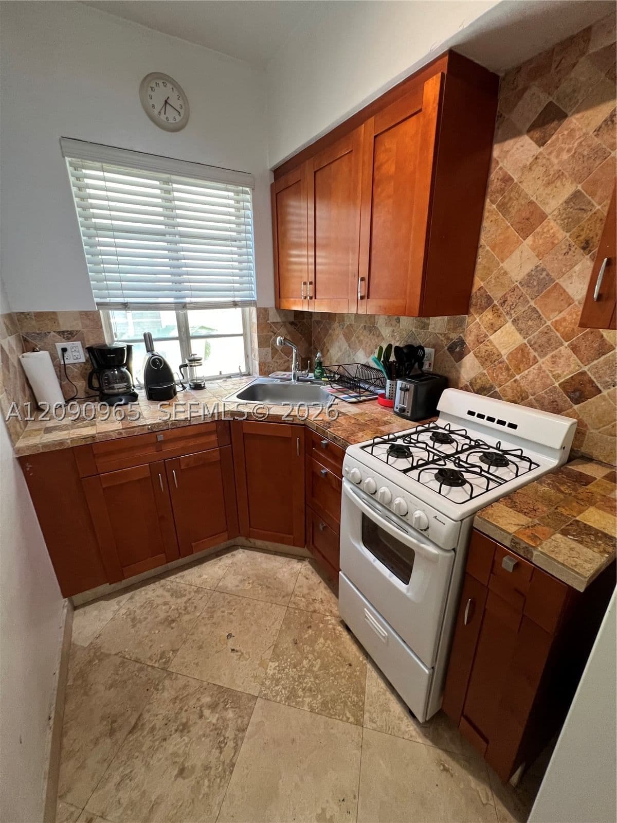 1-bedroom Property — 601 7th St #1, Miami Beach, FL 33139