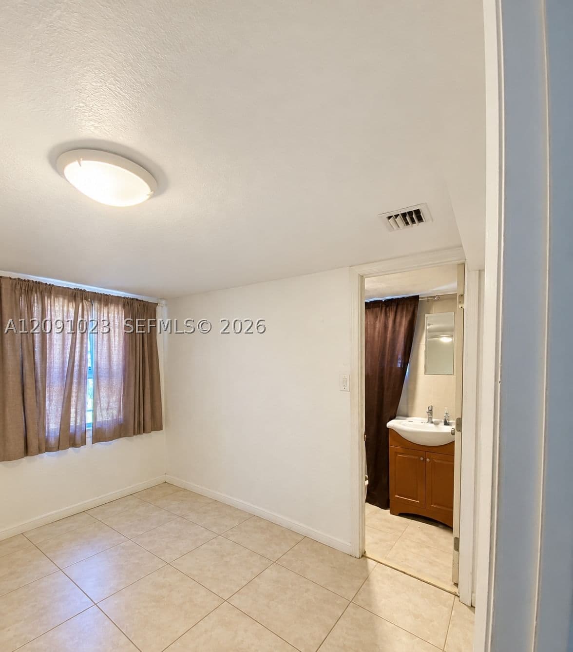 3-bedroom Property — 15 150th St #A, Miami, FL 33161