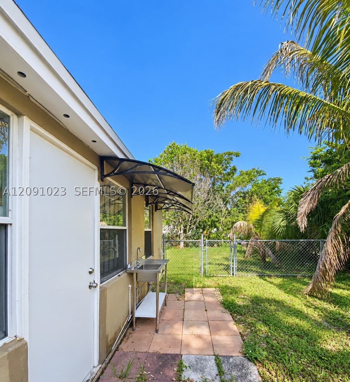 3-bedroom Property — 15 150th St #A, Miami, FL 33161
