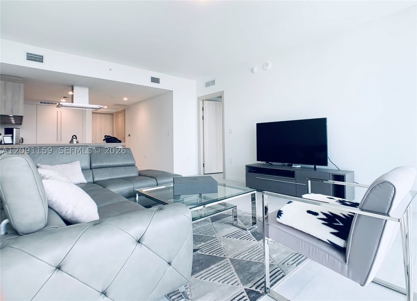 1+1 Condo — 1000 Brickell Plz #4504, Miami, FL 33131