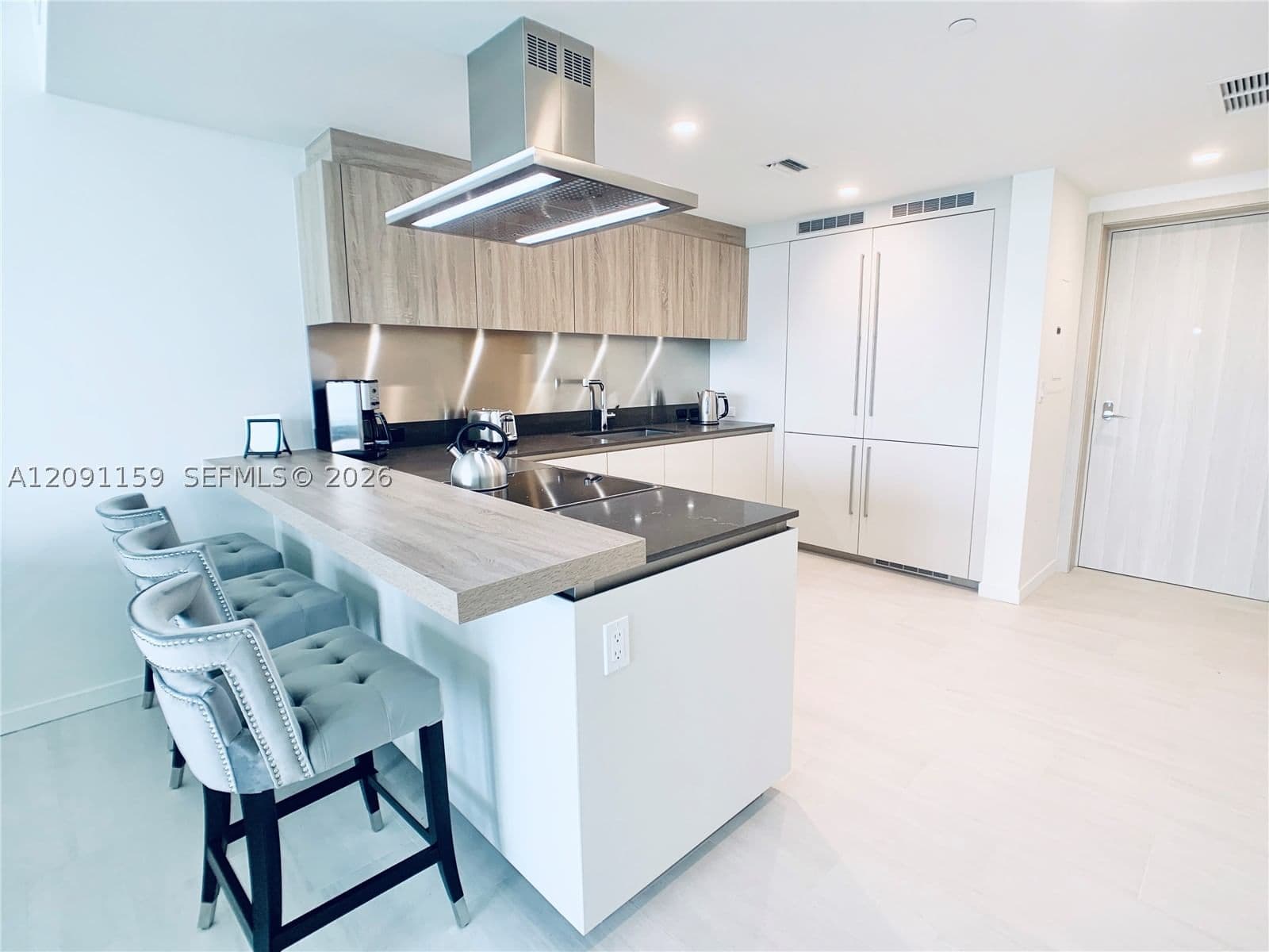 1+1 Condo — 1000 Brickell Plz #4504, Miami, FL 33131