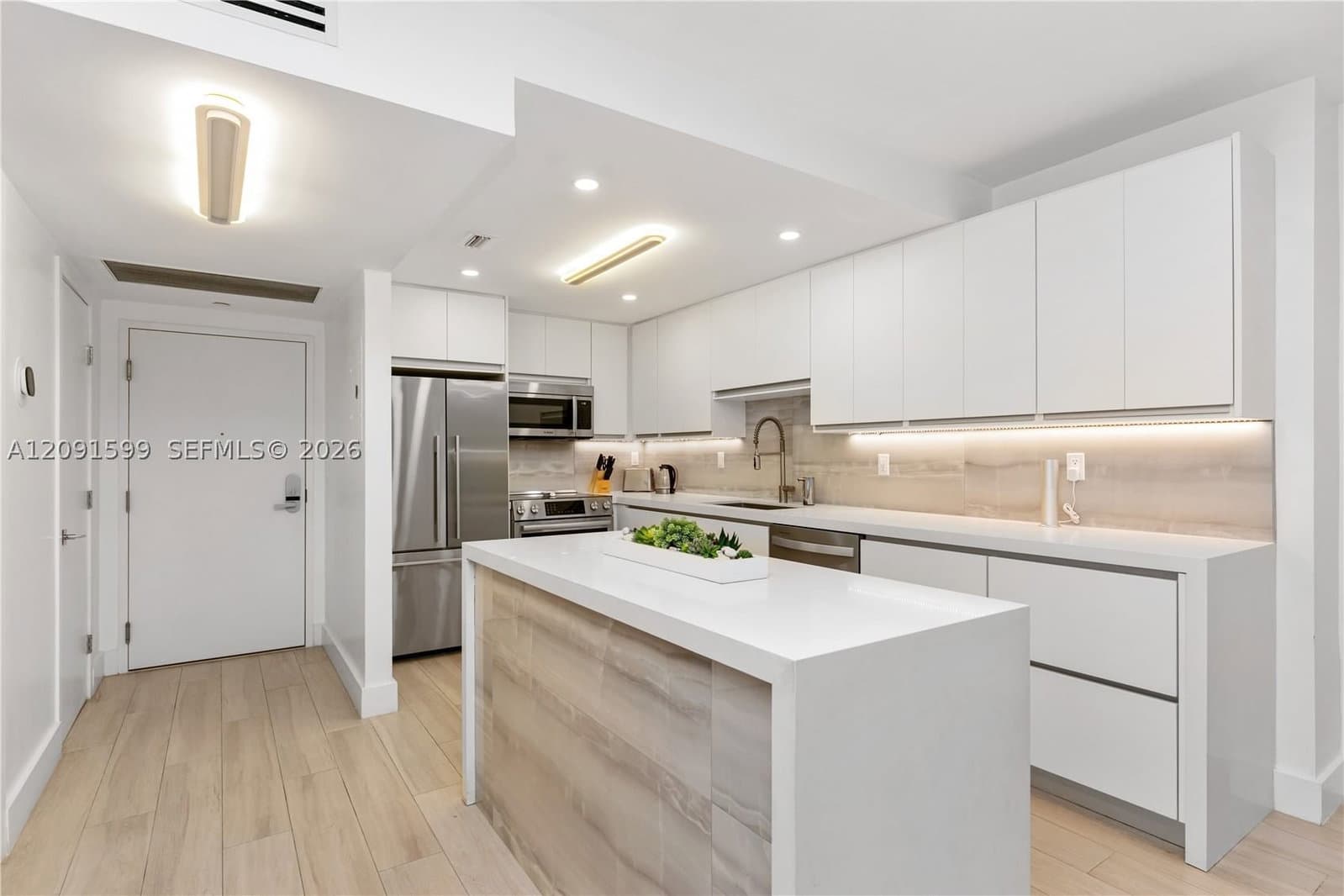 2-bedroom Condo — 2301 Collins Ave #318, Miami Beach, FL 33139
