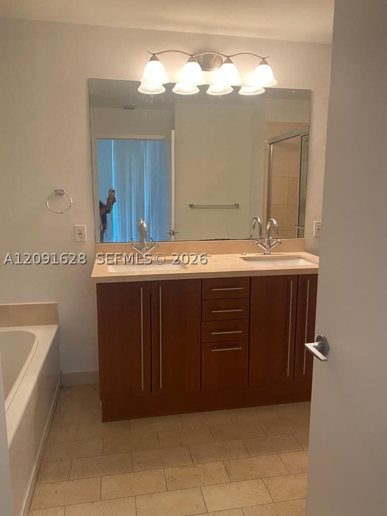 2+1 Condo — 79 12th St #2403-S, Miami, FL 33130