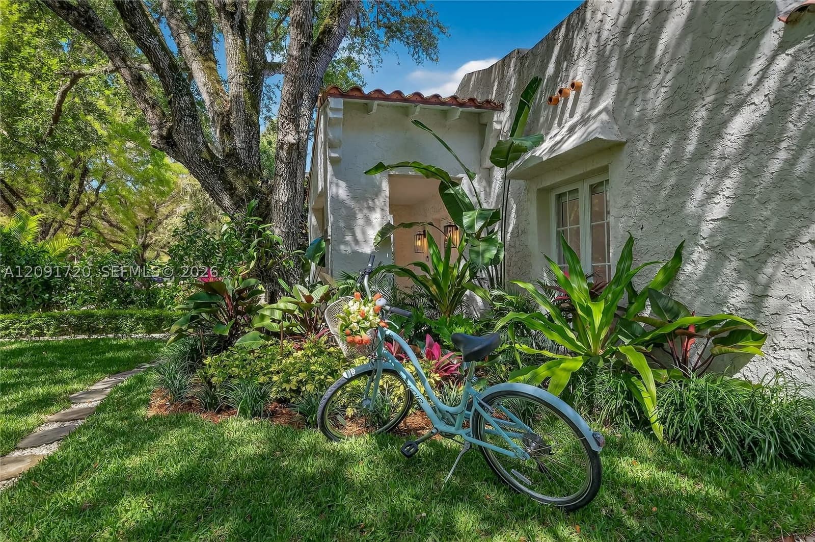 3+1 Müstakil ev — 1109 Almeria Ave, Coral Gables, FL 33134