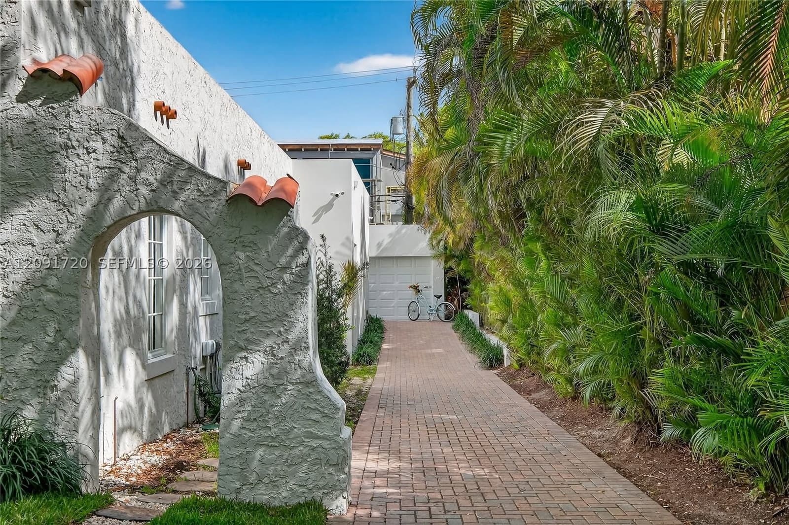 3+1 Müstakil ev — 1109 Almeria Ave, Coral Gables, FL 33134