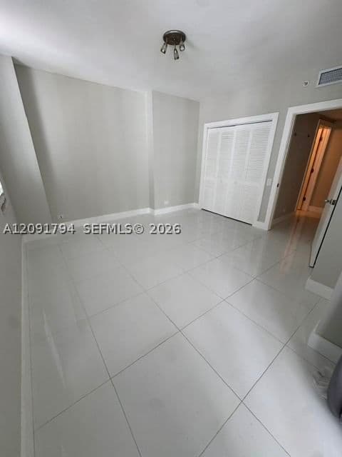 2+1 Condo — 701 Brickell Key Blvd #1605, Miami, FL 33131