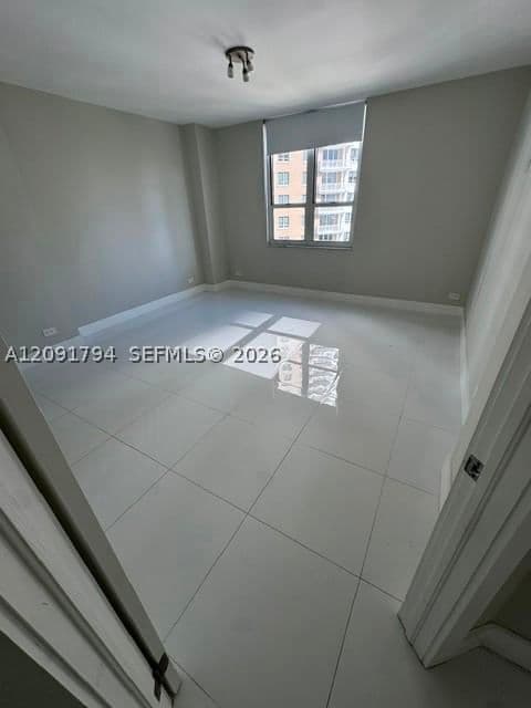 2+1 Condo — 701 Brickell Key Blvd #1605, Miami, FL 33131