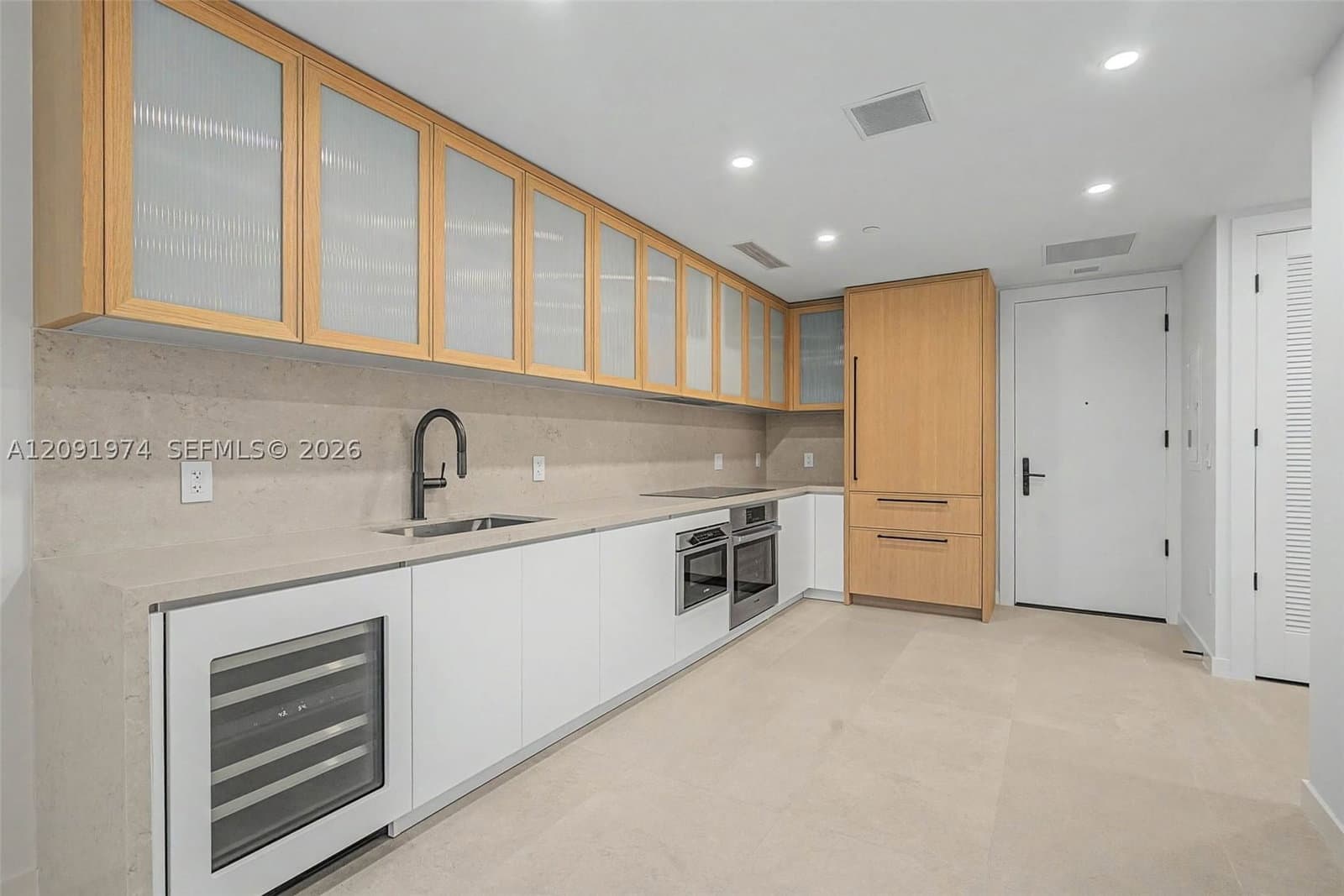 1-bedroom Condo — 2200 Brickell Ave #406, Miami, FL 33129