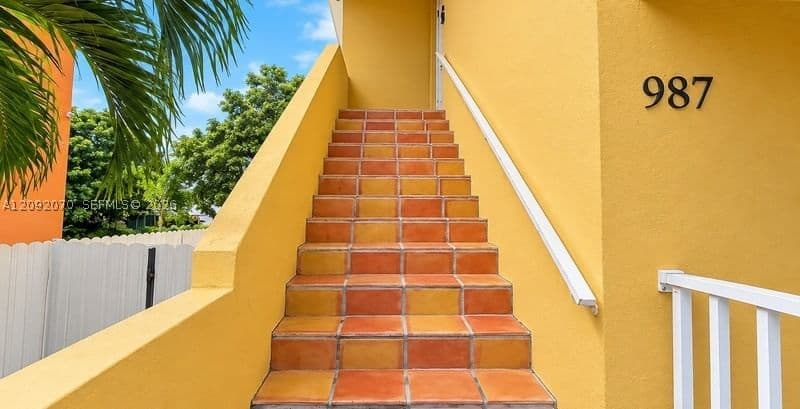 Mülk — 985 10th St, Miami, FL 33130