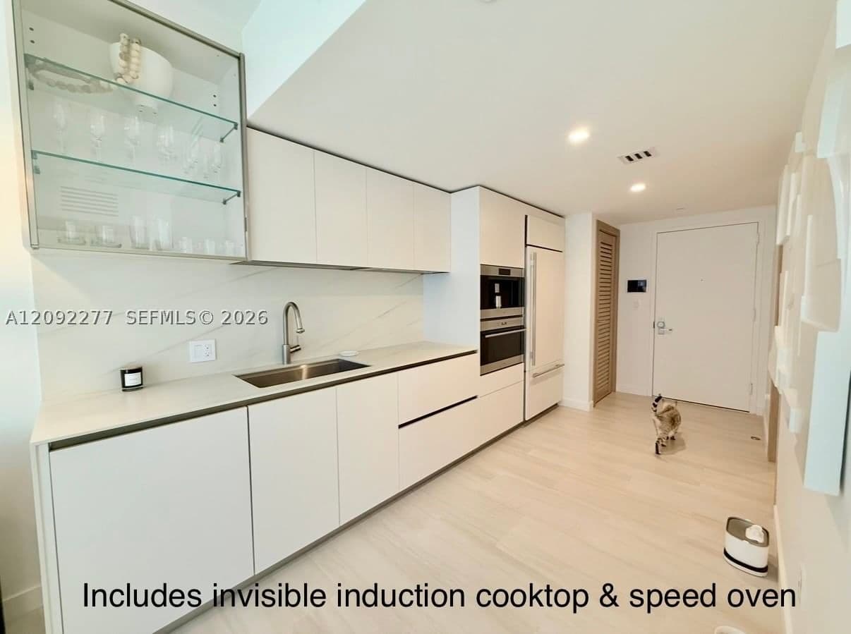 1+1 Condo — 495 Brickell Ave #5106, Miami, FL 33131