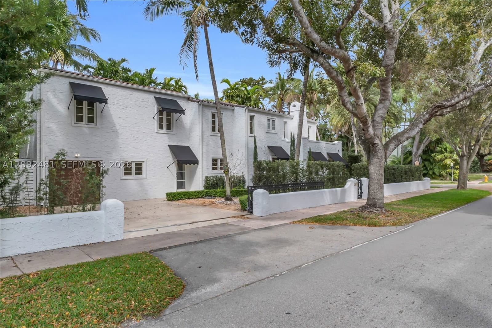4+1 Müstakil ev — 1222 Cortez St, Coral Gables, FL 33134