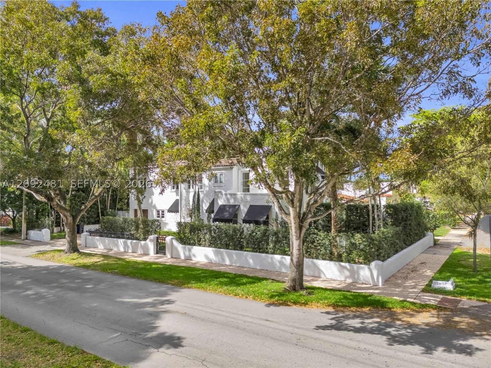 4+1 Müstakil ev — 1222 Cortez St, Coral Gables, FL 33134
