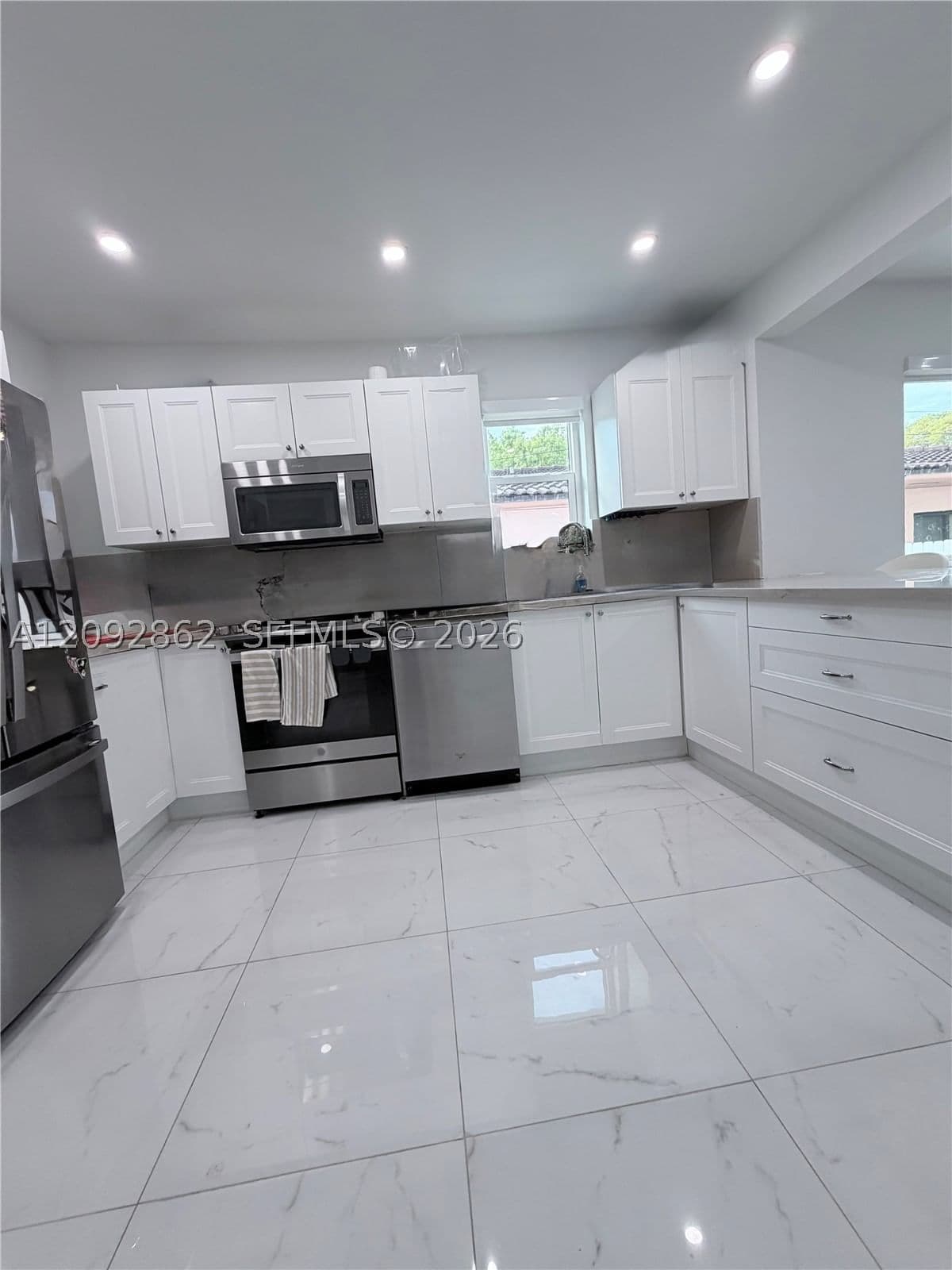 3+1 Müstakil ev — 360 20th Rd, Miami, FL 33129