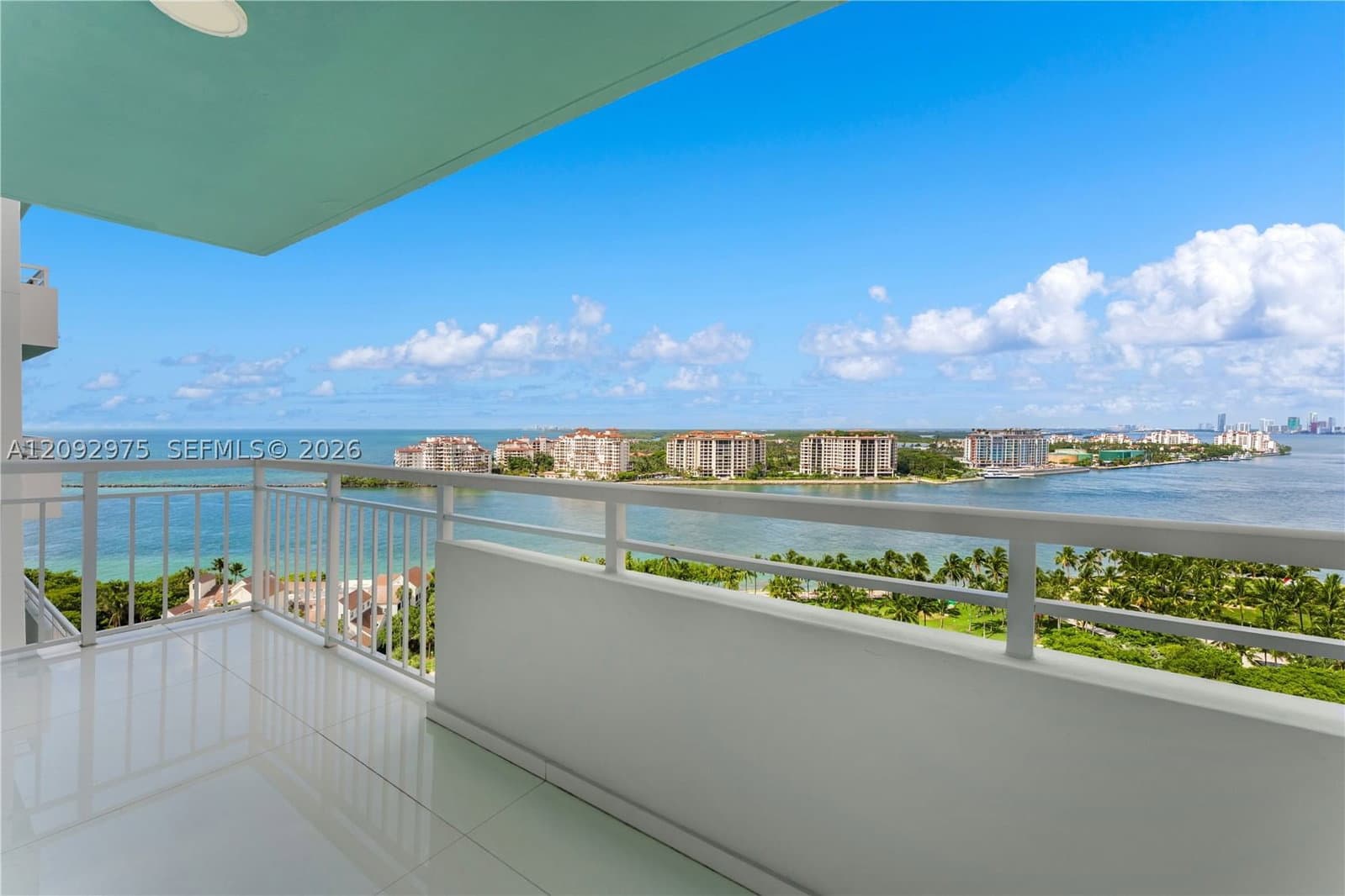 2+1 Condo — 400 Pointe Dr #1805, Miami Beach, FL 33139