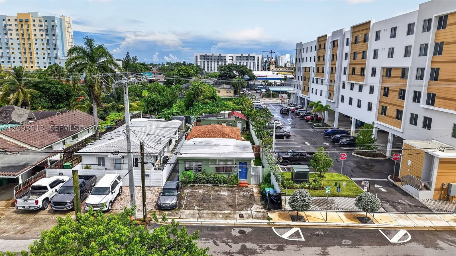 5+1 Müstakil ev — 3621 23rd Ave, Miami, FL 33142