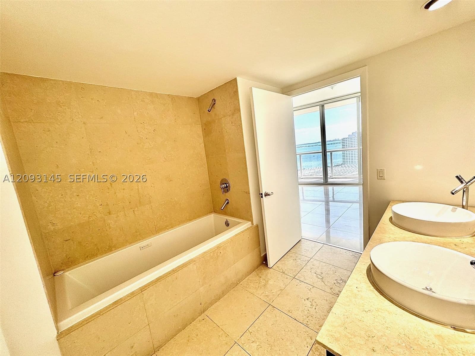 2-bedroom Condo — 485 Brickell Ave #1809, Miami, FL 33131