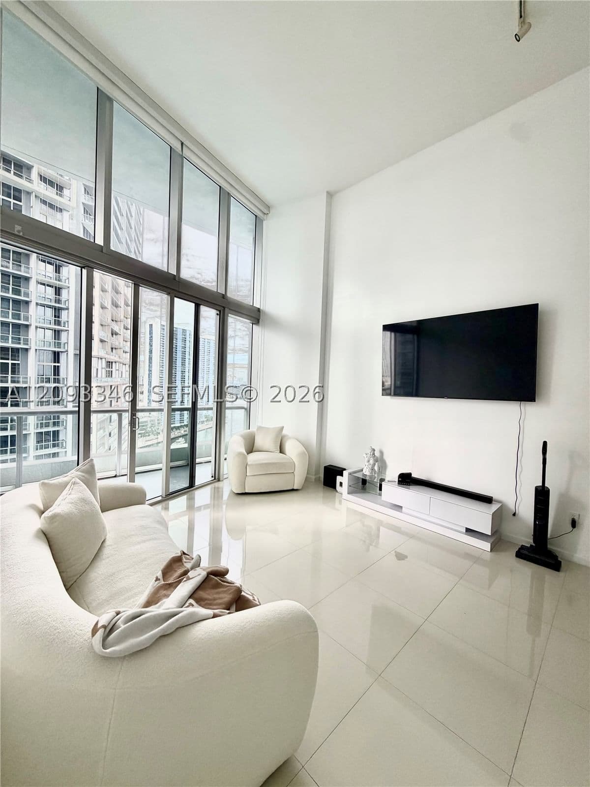 1+1 Condo — 495 Brickell Ave #2206, Miami, FL 33131