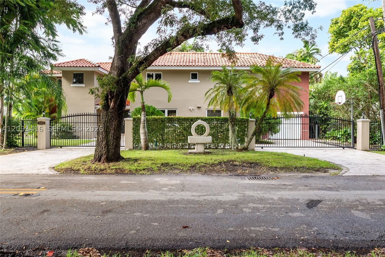 3+1 Müstakil ev — 1543 Dorado Ave, Coral Gables, FL 33146