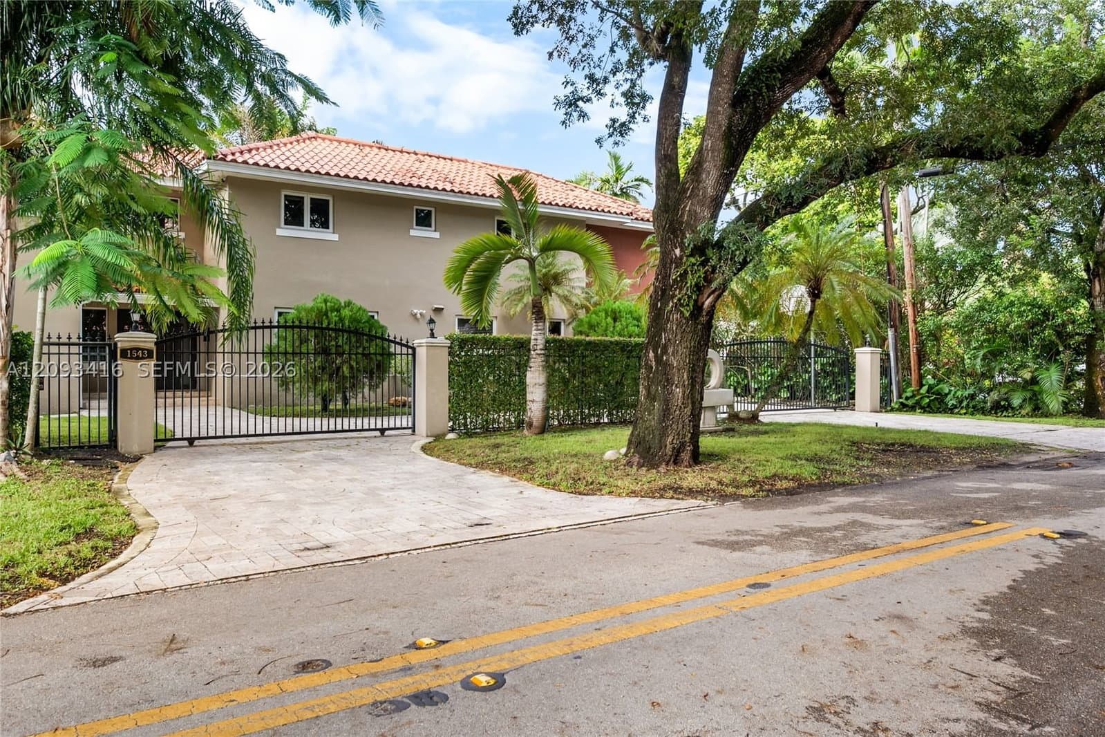 3+1 Müstakil ev — 1543 Dorado Ave, Coral Gables, FL 33146