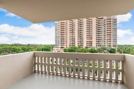 2+1 Condo — 90 Edgewater Dr #514, Coral Gables, FL 33133