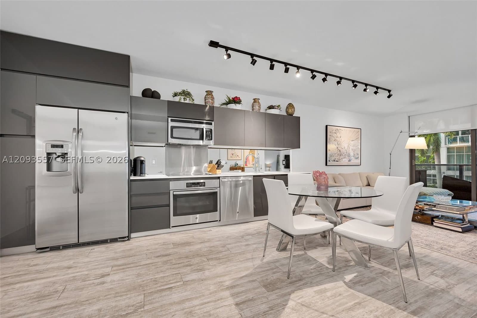 1+1 Condo — 31 6th St #304, Miami, FL 33131