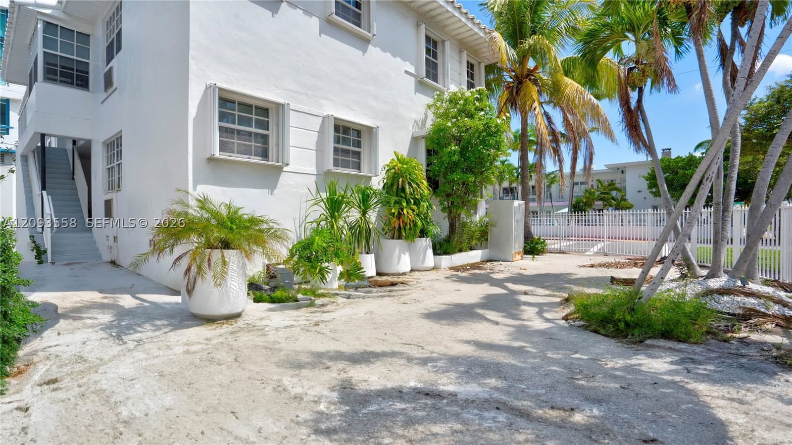 Mülk — 7611 Harding Ave #2, Miami Beach, FL 33141