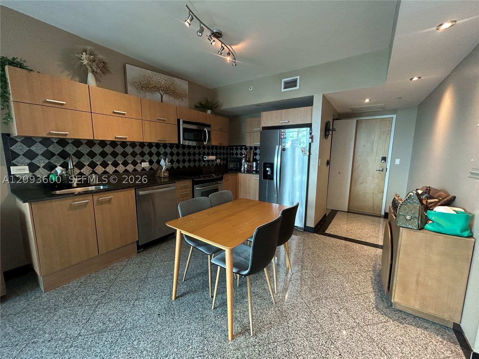 1+1 Condo — Miami, FL 33130