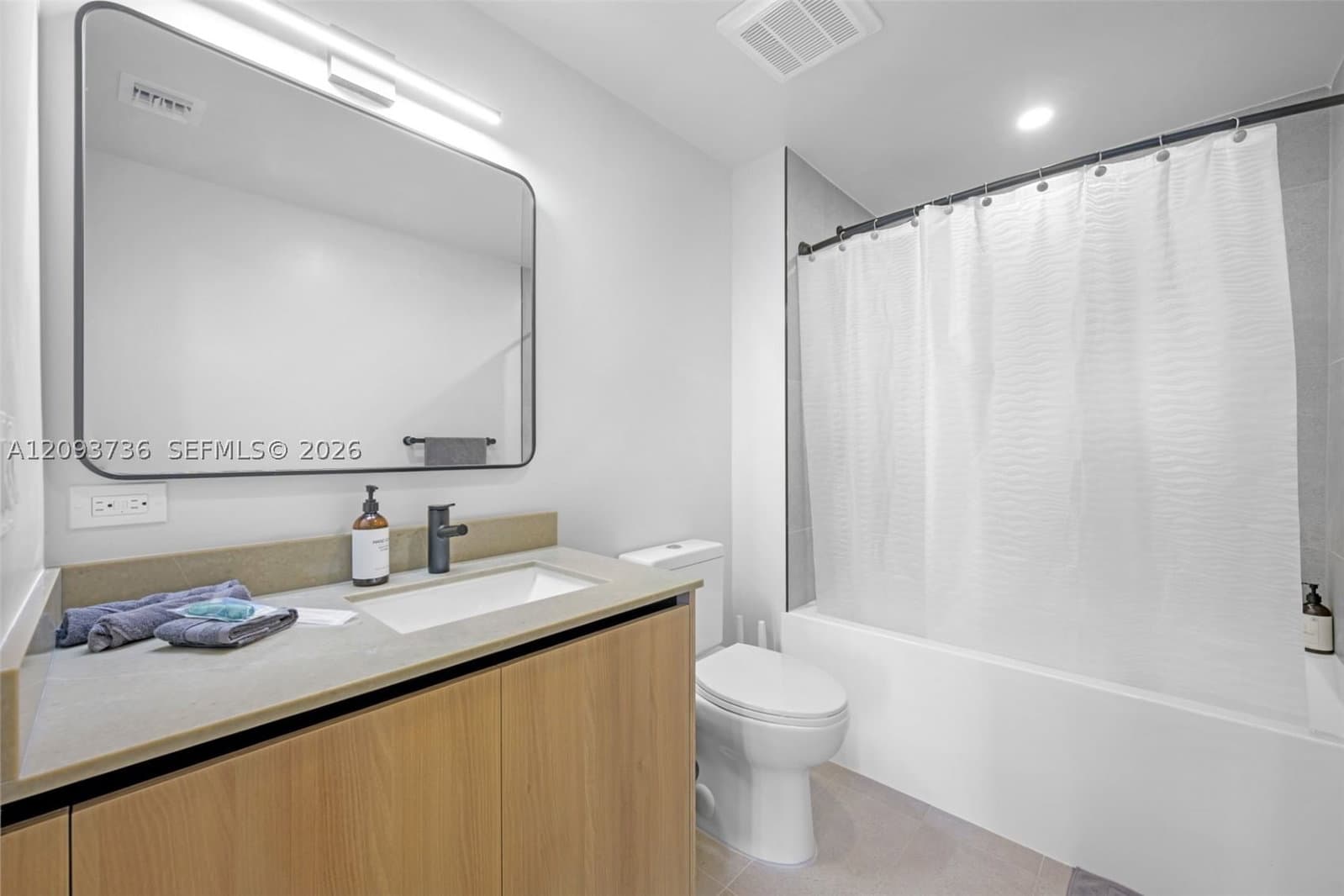 1+1 Condo — 121 5th St #3006, Miami, FL 33132