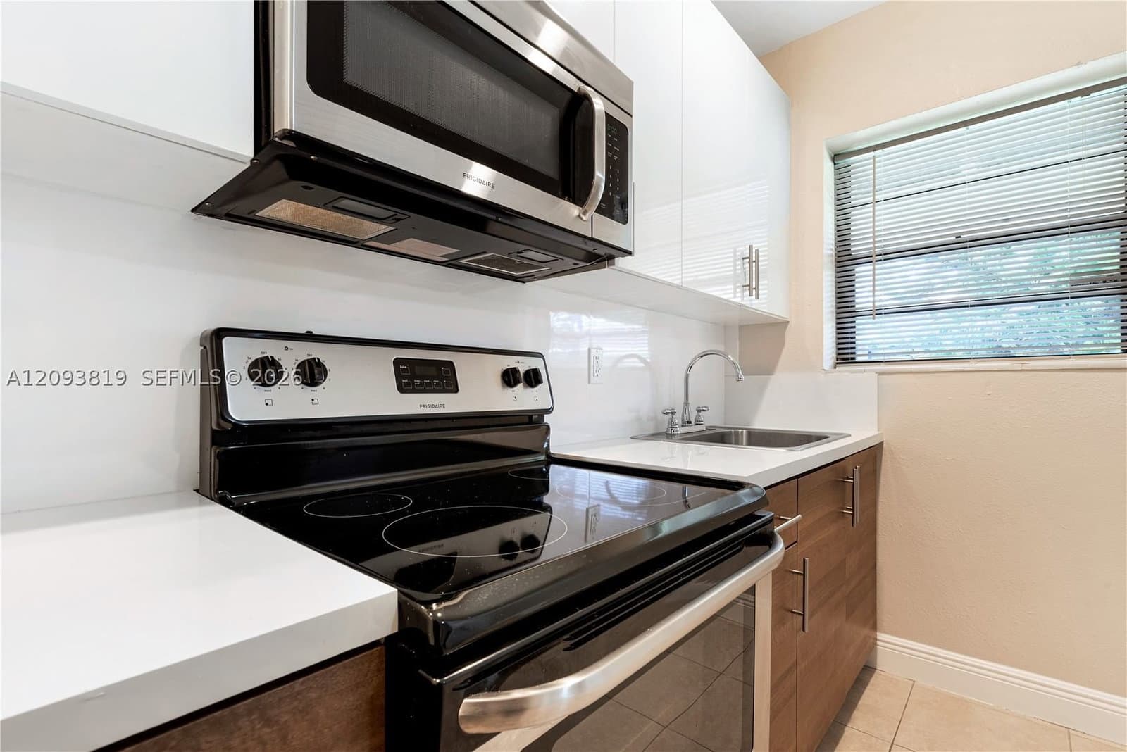 1+1 Mülk — 214 Salamanca Ave #3, Coral Gables, FL 33134