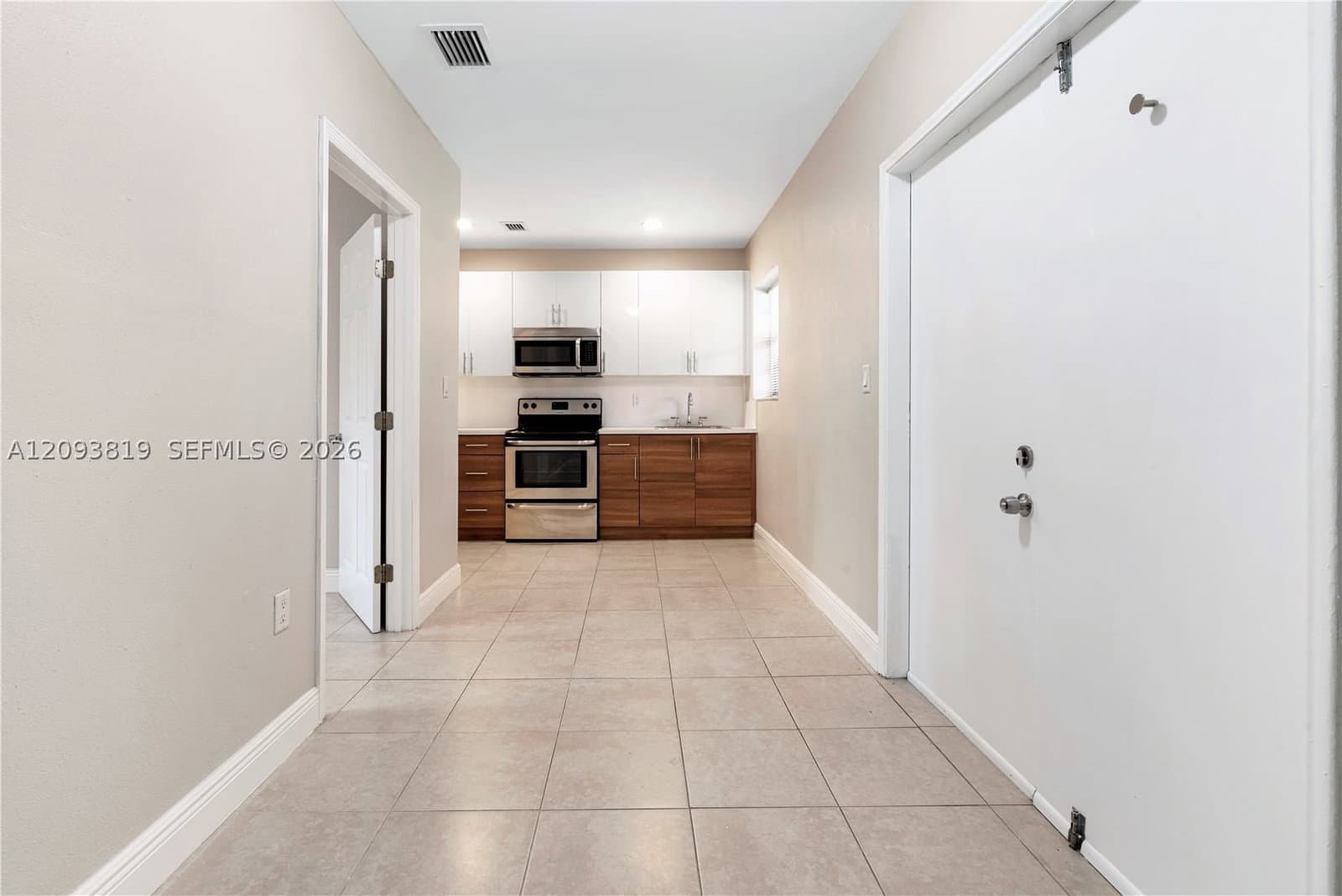1+1 Mülk — 214 Salamanca Ave #3, Coral Gables, FL 33134