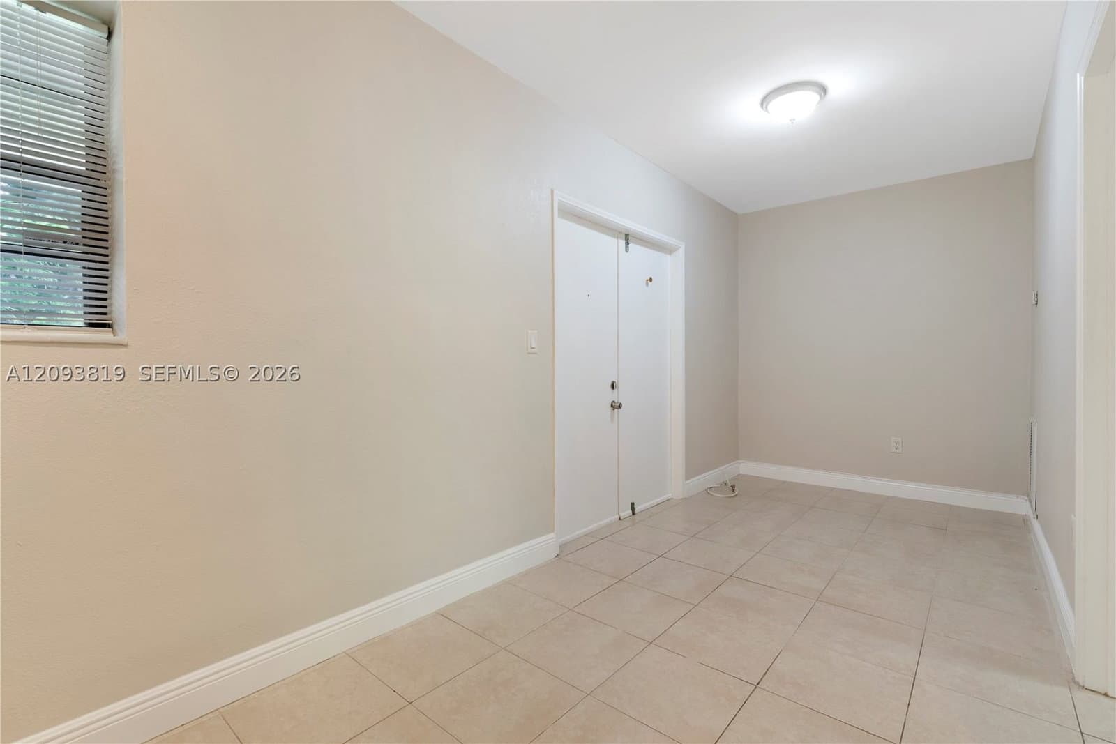 1+1 Mülk — 214 Salamanca Ave #3, Coral Gables, FL 33134