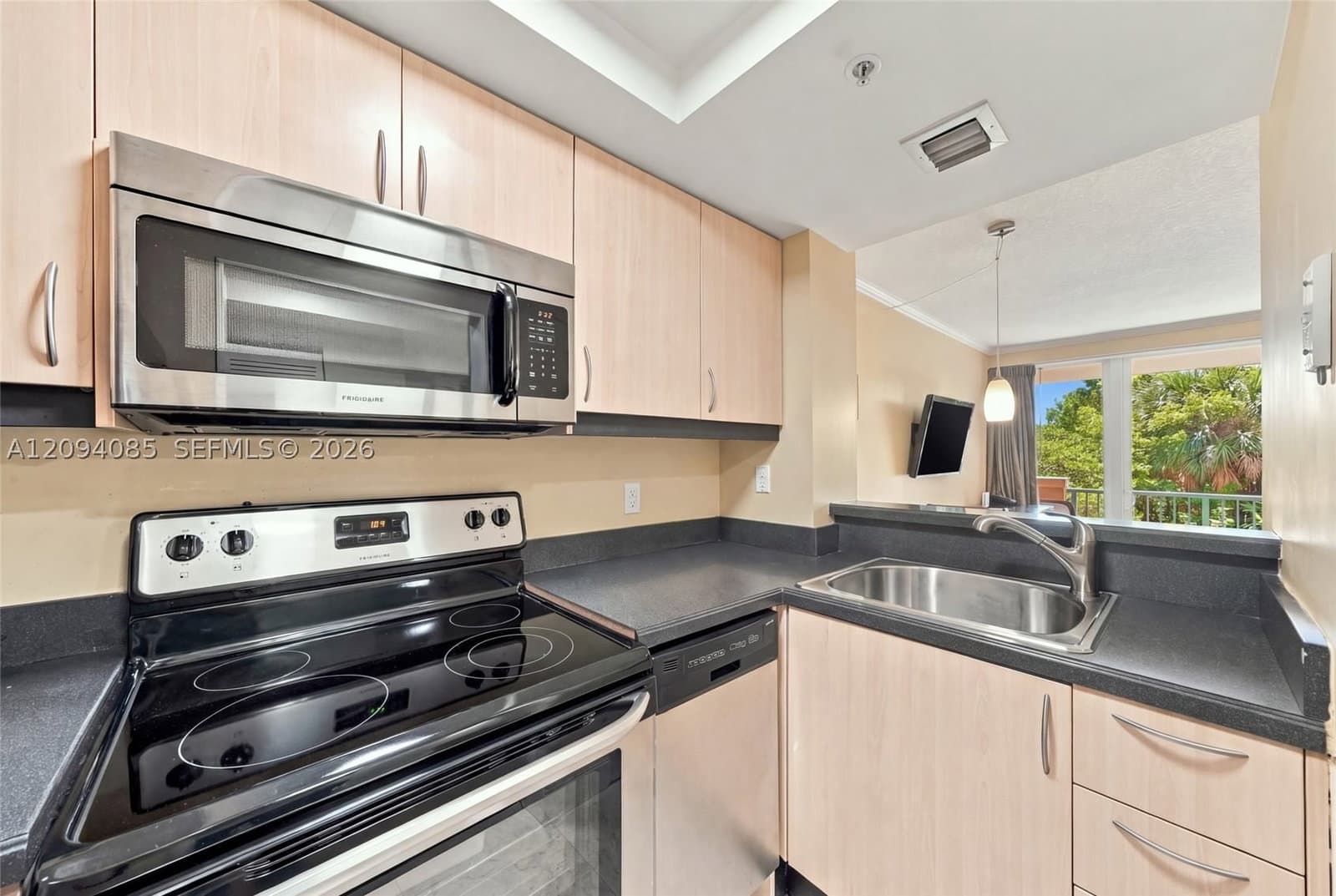 1-bedroom Condo — 2951 Bayshore Dr #512, Miami, FL 33133