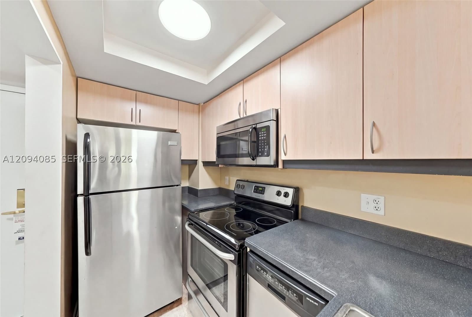 1-bedroom Condo — 2951 Bayshore Dr #512, Miami, FL 33133