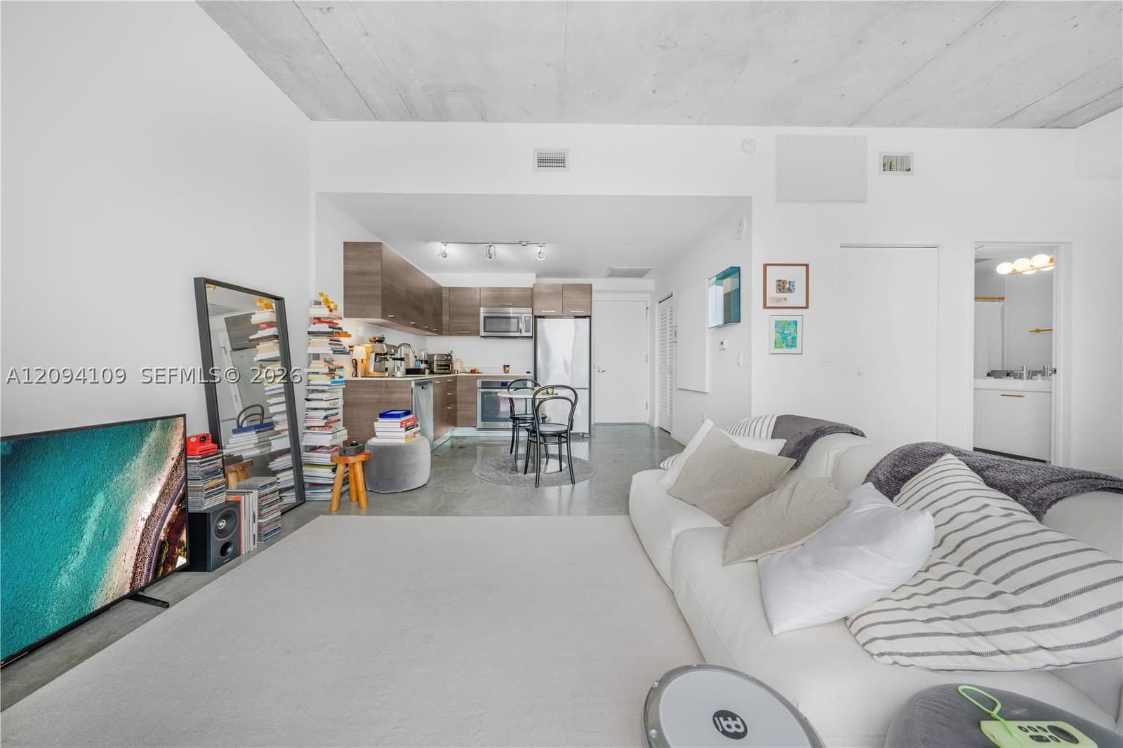 1+1 Condo — 151 1st St #2503, Miami, FL 33131