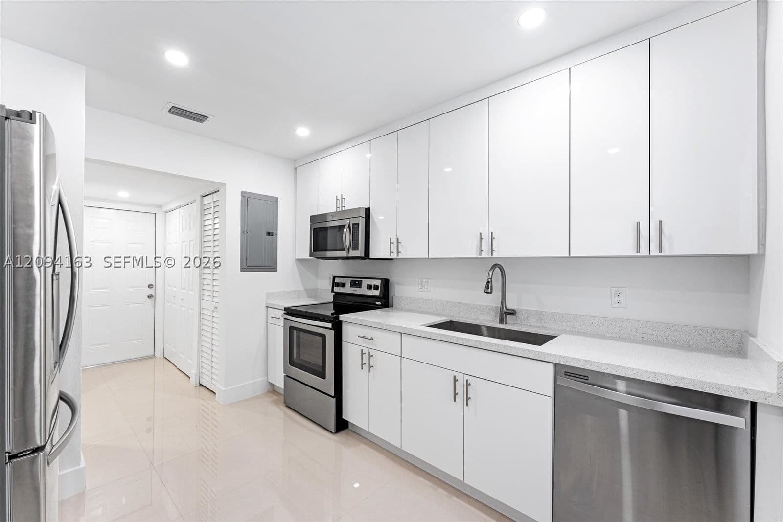 2+1 Mülk — 3619 Le Jeune Rd #2, Coral Gables, FL 33134