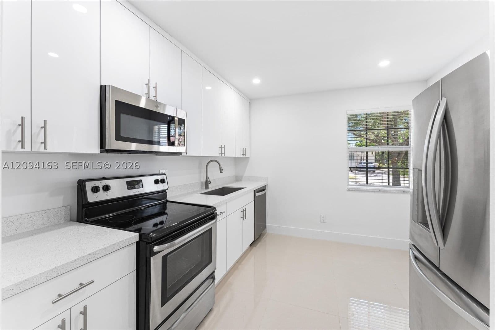 2+1 Mülk — 3619 Le Jeune Rd #2, Coral Gables, FL 33134