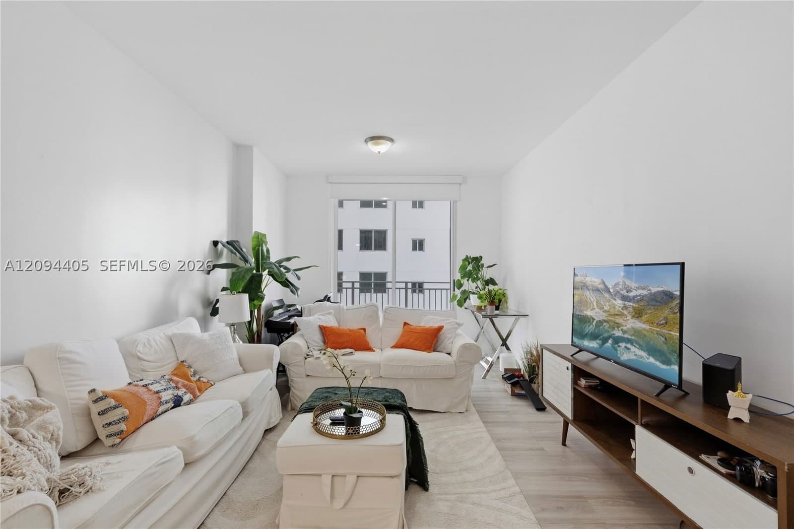 1-bedroom Condo — 185 14th Ter #1402, Miami, FL 33131