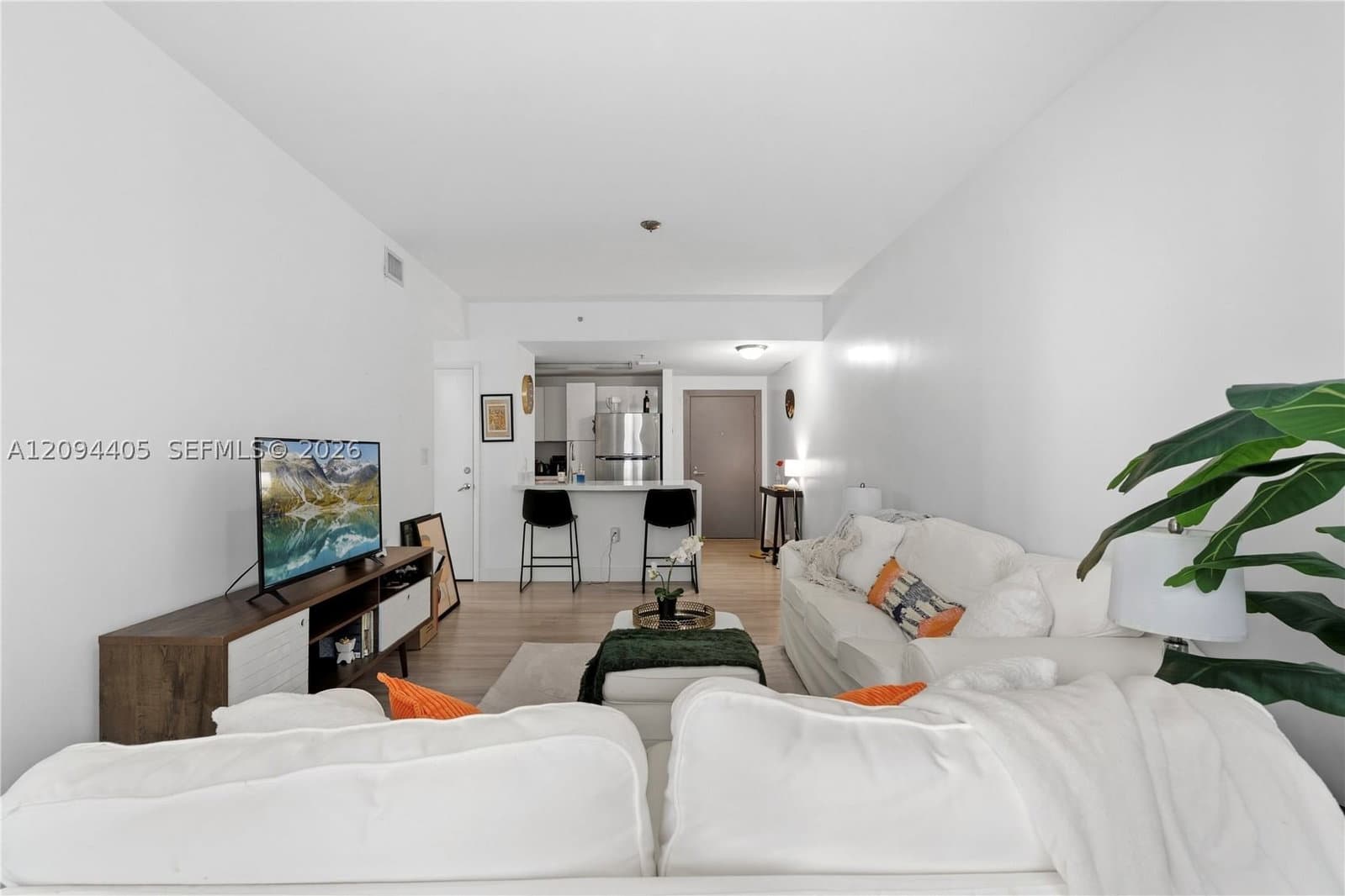 1-bedroom Condo — 185 14th Ter #1402, Miami, FL 33131