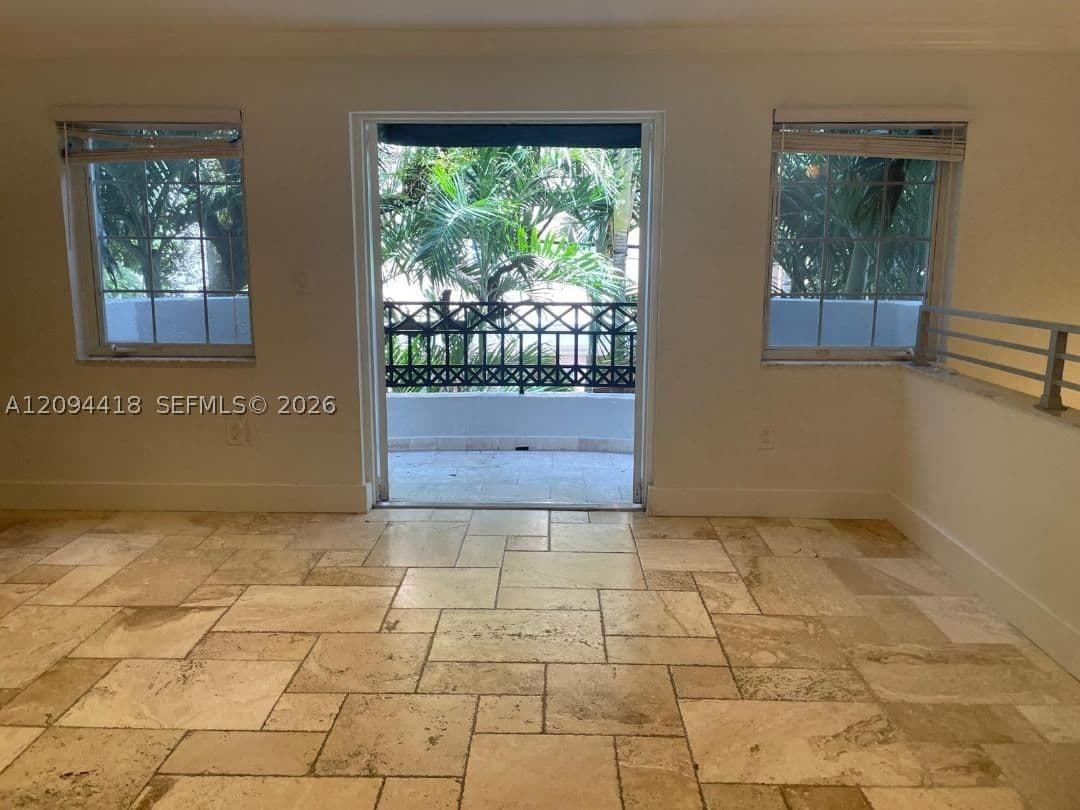 2+1 Townhouse — 261 Navarre Ave #C-4, Coral Gables, FL 33134