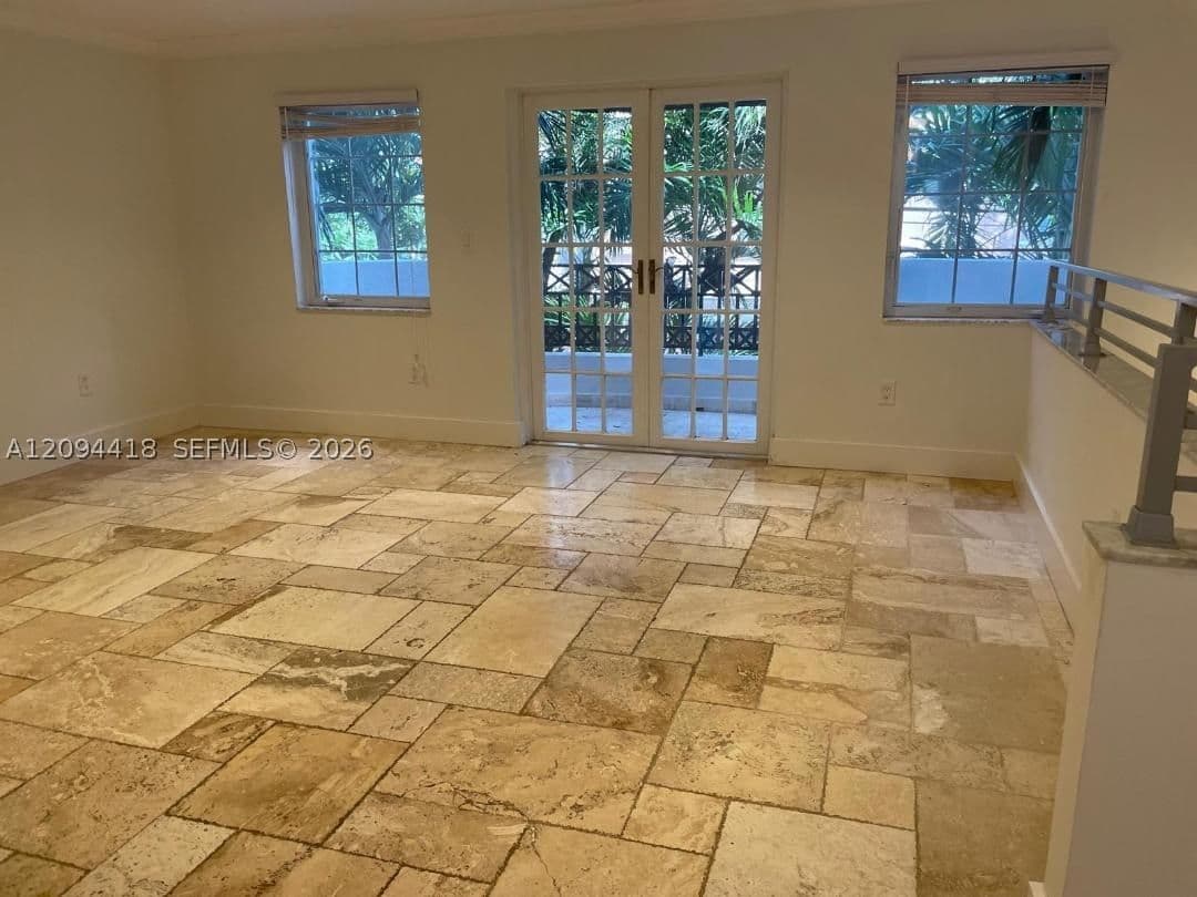 2+1 Townhouse — 261 Navarre Ave #C-4, Coral Gables, FL 33134