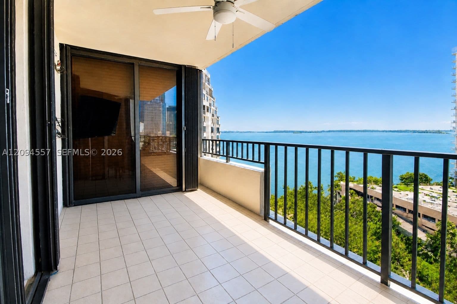 2+1 Condo — 520 Brickell Key Dr #A1113, Miami, FL 33131