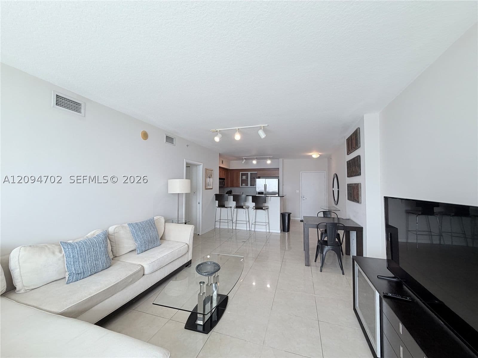 2+1 Condo — 325 Biscayne Blvd #3015, Miami, FL 33131