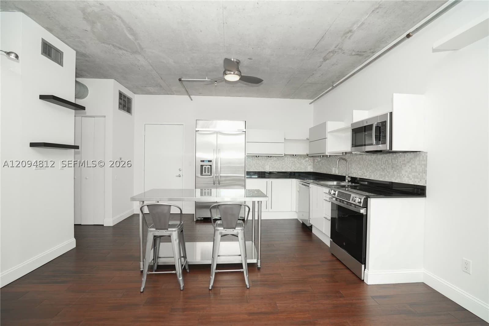 1+1 Condo — 690 1st Ct #1623, Miami, FL 33130