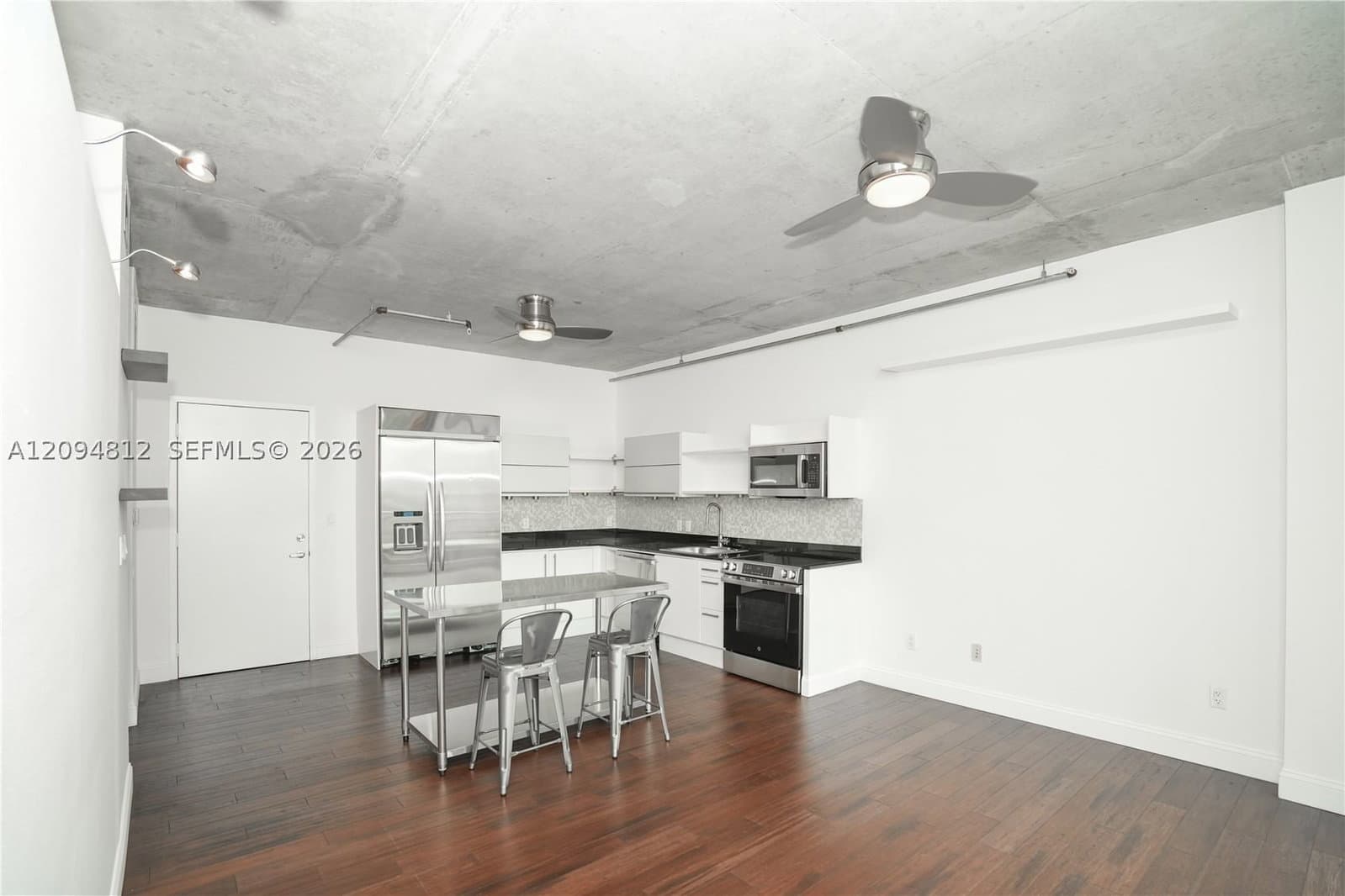 1+1 Condo — 690 1st Ct #1623, Miami, FL 33130