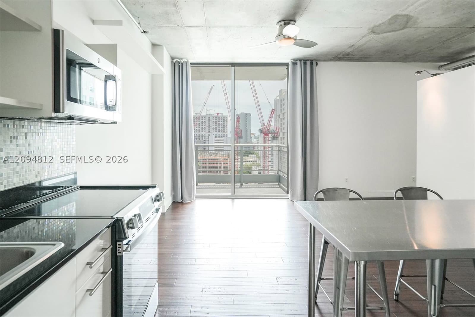 1+1 Condo — 690 1st Ct #1623, Miami, FL 33130