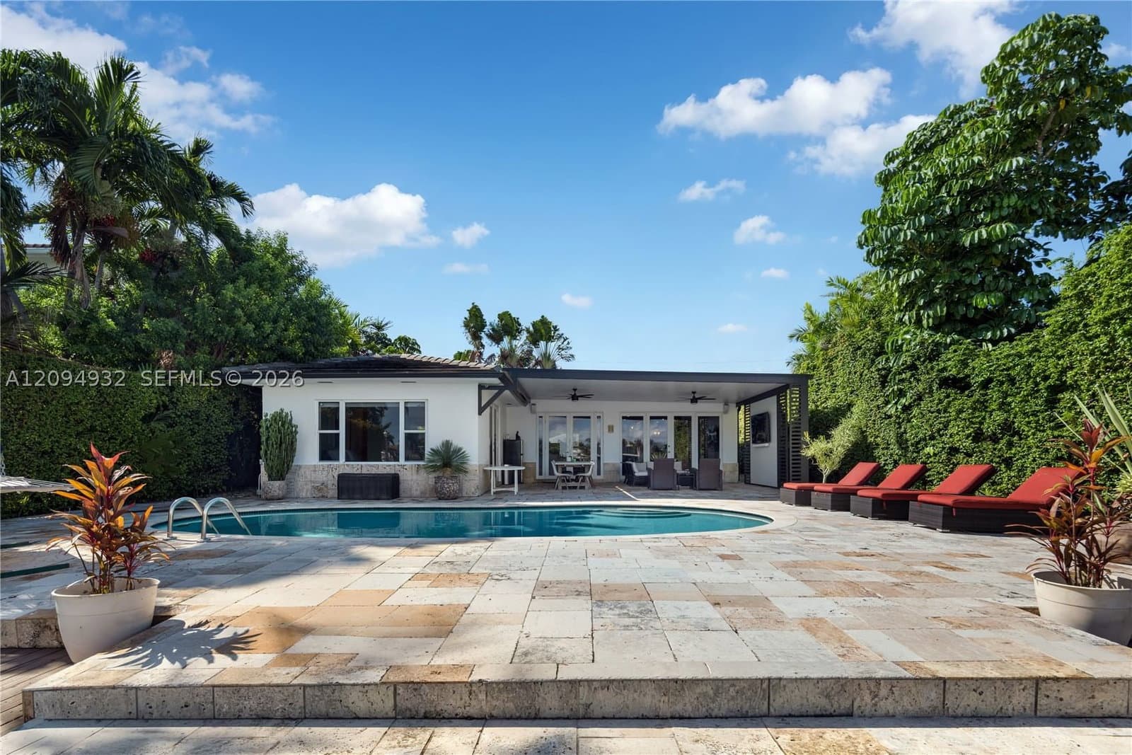 3+1 Müstakil ev — 435 Shore Dr, Miami Beach, FL 33141