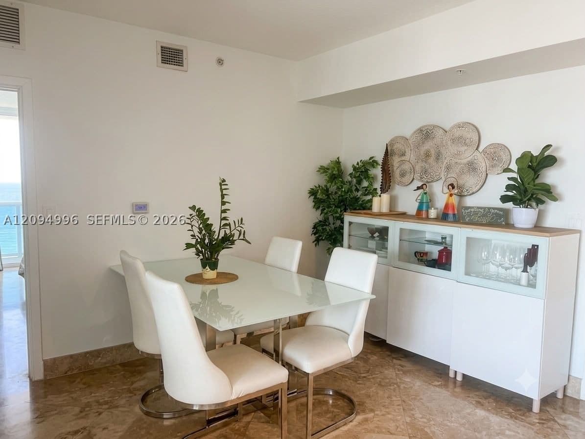 2-bedroom Condo — 325 Biscayne Blvd #2722, Miami, FL 33131